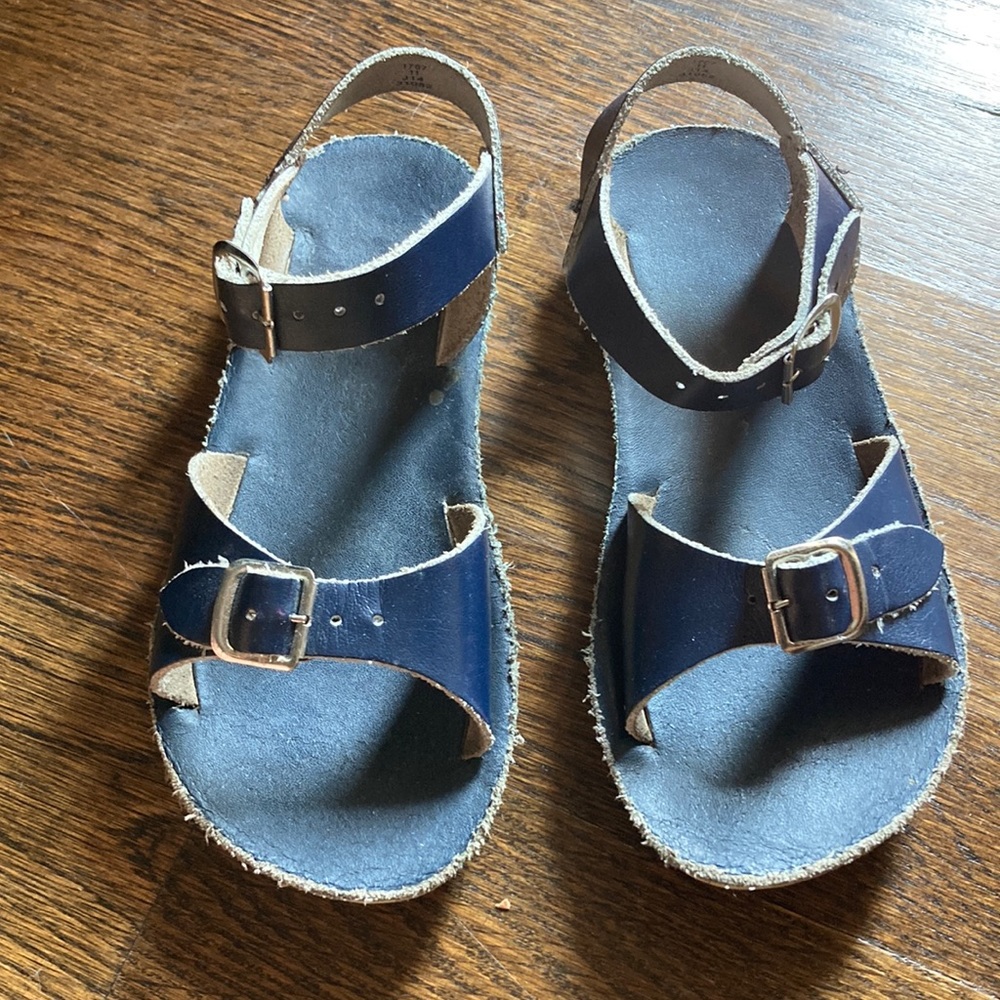 Size 11 navy sun sans